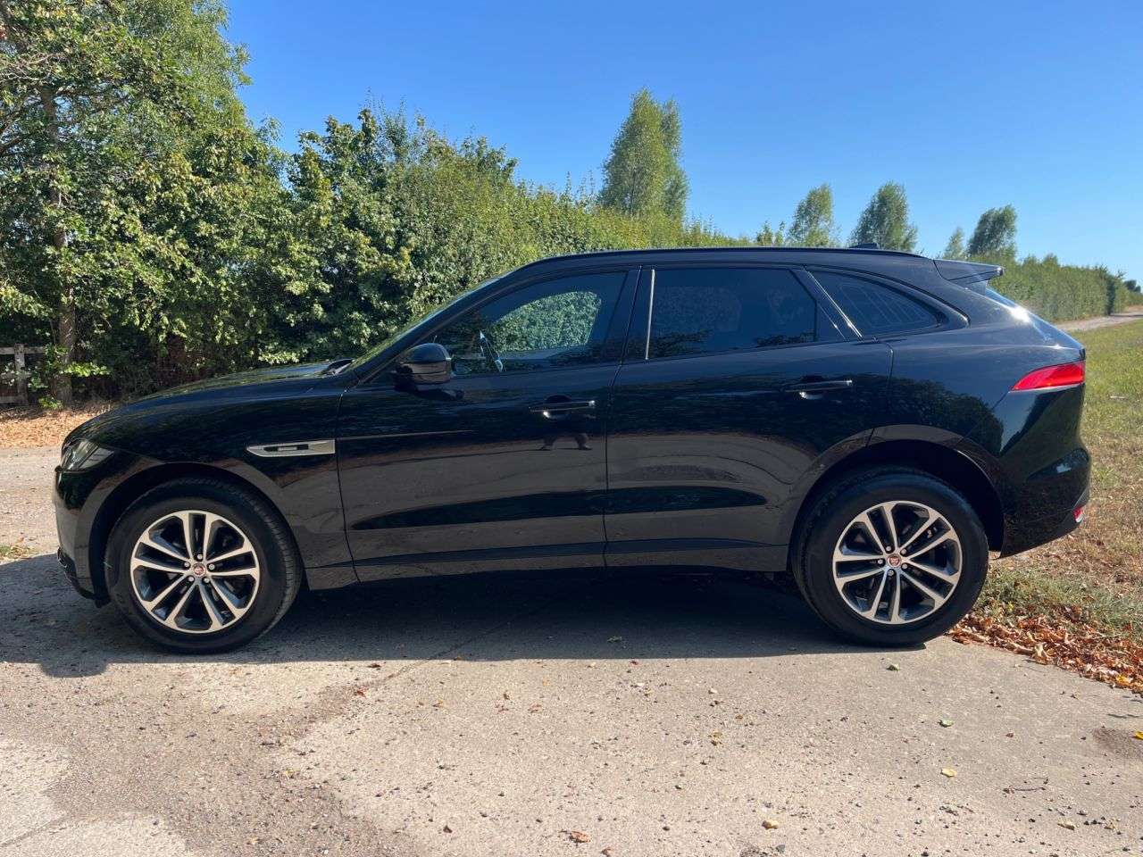 A 2017 JAGUAR F-PACE 2.0 P250i R-Sport SUV 5dr Petrol Auto AWD Euro 6 (s/s) (250 ps) Car Finance A 2017 JAGUAR F-PACE 2.0 P250i R-Sport SUV 5dr Petrol Auto AWD Euro 6 (s/s) (250 ps) Car Finance