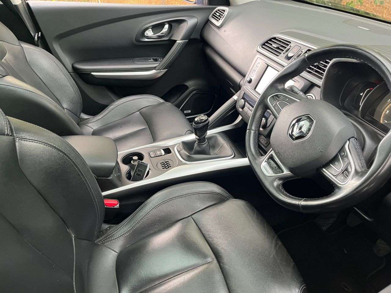 A 2016 RENAULT KADJAR 1.2 TCe Signature S Nav SUV 5dr Petrol Manual Euro 6 (s/s) (130 ps) Car Fin A 2016 RENAULT KADJAR 1.2 TCe Signature S Nav SUV 5dr Petrol Manual Euro 6 (s/s) (130 ps) Car Fin