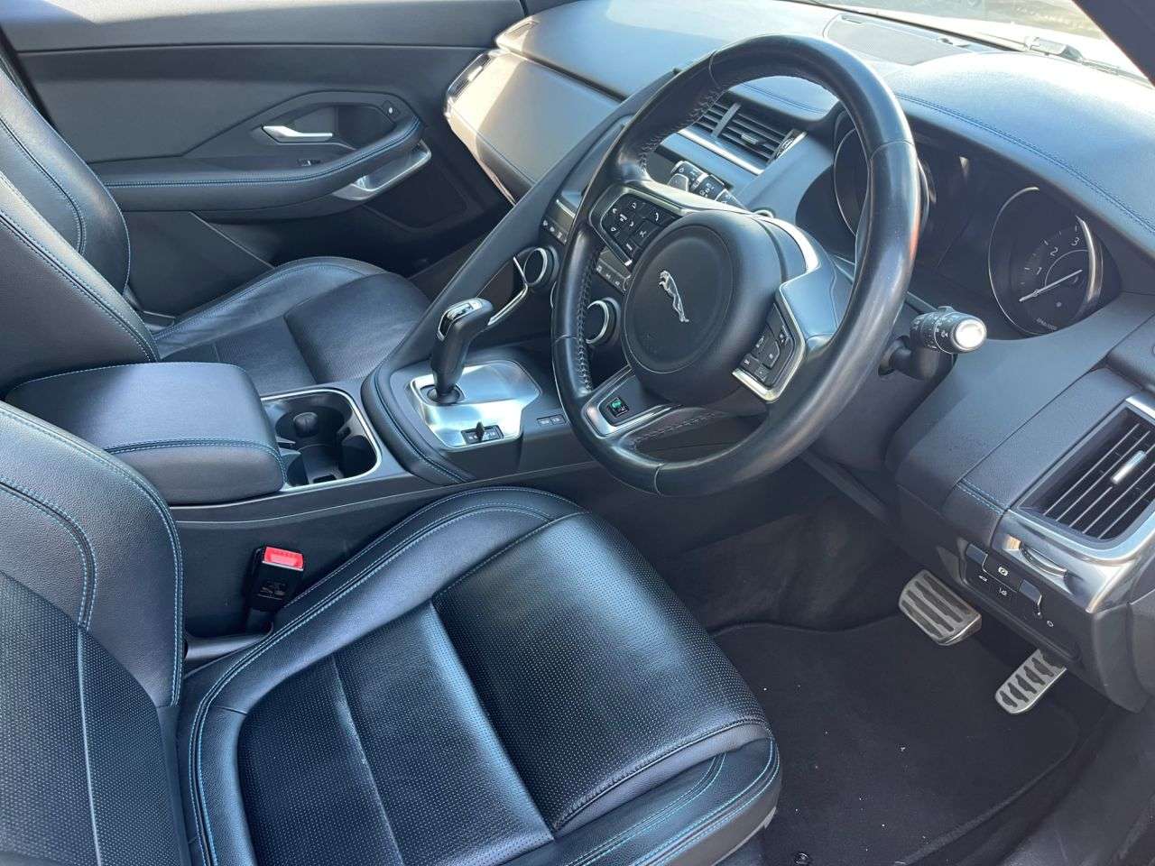 A 2020 JAGUAR E-PACE 2.0 P200 R-Dynamic S SUV 5dr Petrol Auto AWD Euro 6 (s/s) (200 ps) Car Fina A 2020 JAGUAR E-PACE 2.0 P200 R-Dynamic S SUV 5dr Petrol Auto AWD Euro 6 (s/s) (200 ps) Car Fina