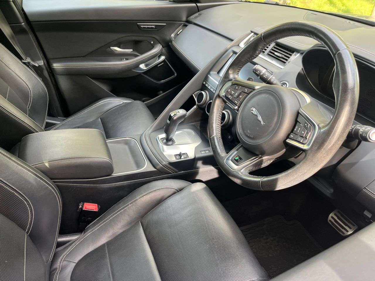 A 2018 JAGUAR E-PACE 2.0 P250 R-Dynamic HSE SUV 5dr Petrol Auto AWD Euro 6 (s/s) (249 ps) Car Fi A 2018 JAGUAR E-PACE 2.0 P250 R-Dynamic HSE SUV 5dr Petrol Auto AWD Euro 6 (s/s) (249 ps) Car Fi