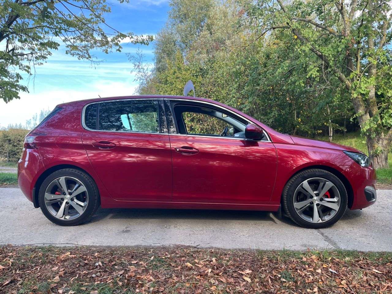 A 2014 PEUGEOT 308 1.6 e-HDi Allure Hatchback 5dr Diesel Manual Euro 5 (s/s) (115 ps) Car Fina A 2014 PEUGEOT 308 1.6 e-HDi Allure Hatchback 5dr Diesel Manual Euro 5 (s/s) (115 ps) Car Fina