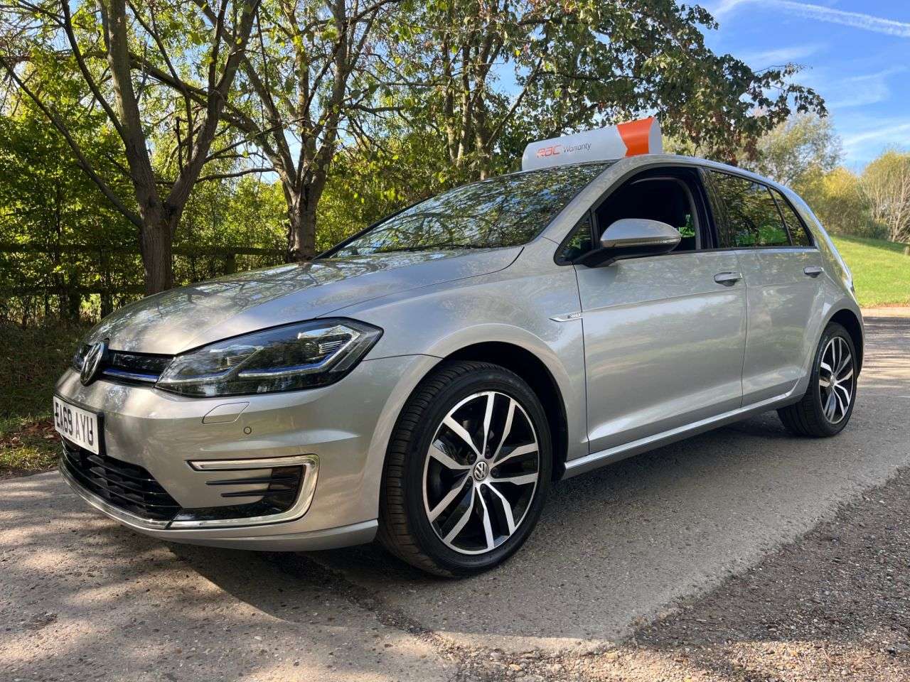 A 2019 VOLKSWAGEN E-GOLF 35.8kWh e-Golf Hatchback 5dr Electric Auto (136 ps) Car Finance, RAC Warran A 2019 VOLKSWAGEN E-GOLF 35.8kWh e-Golf Hatchback 5dr Electric Auto (136 ps) Car Finance, RAC Warran