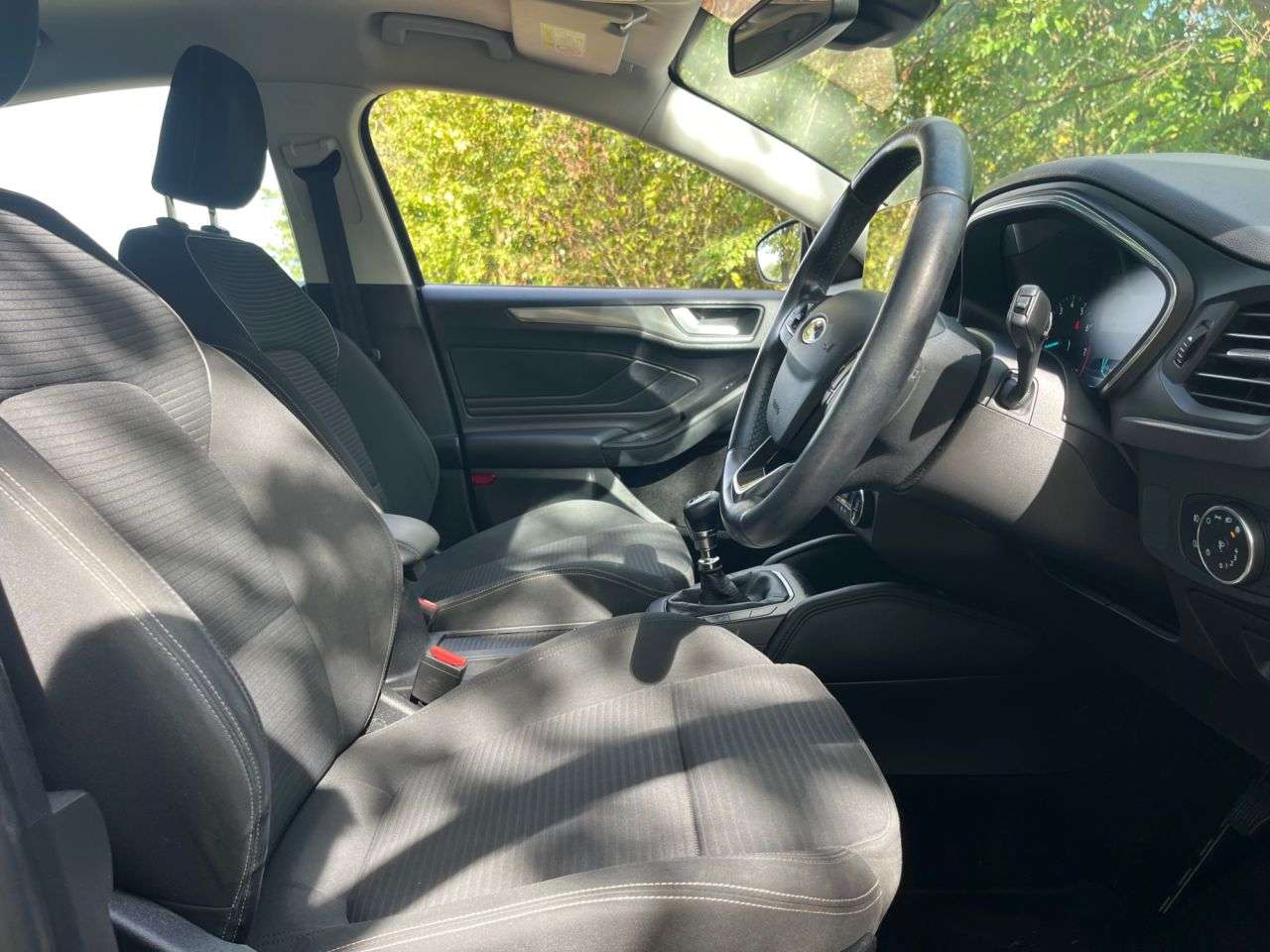 A 2018 FORD FOCUS 1.0T EcoBoost Titanium Hatchback 5dr Petrol Manual Euro 6 (s/s) (125 ps) Ca A 2018 FORD FOCUS 1.0T EcoBoost Titanium Hatchback 5dr Petrol Manual Euro 6 (s/s) (125 ps) Ca
