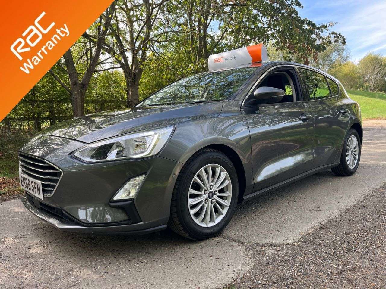 A 2018 FORD FOCUS 1.0T EcoBoost Titanium Hatchback 5dr Petrol Manual Euro 6 (s/s) (125 ps) Ca A 2018 FORD FOCUS 1.0T EcoBoost Titanium Hatchback 5dr Petrol Manual Euro 6 (s/s) (125 ps) Ca