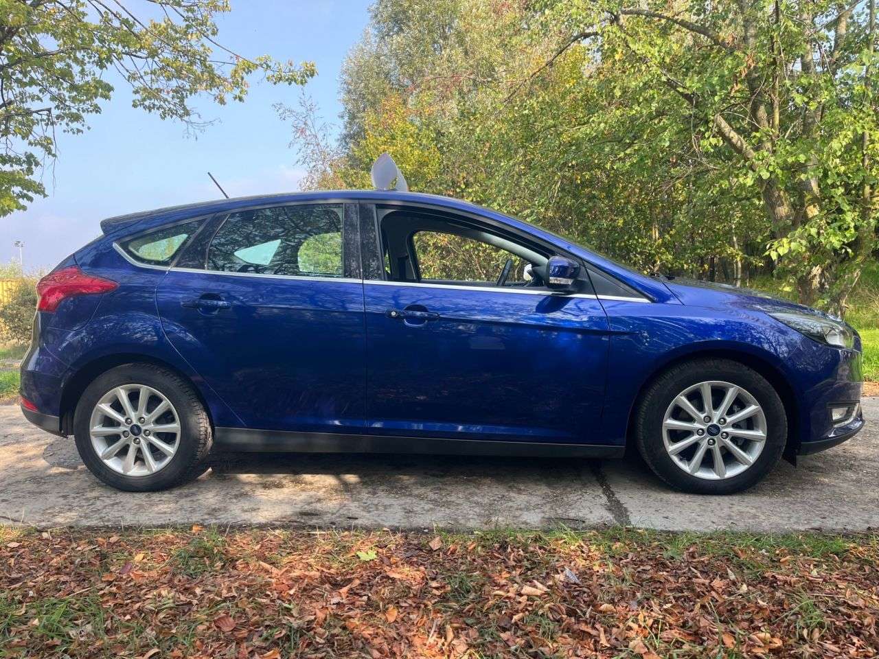 A 2018 FORD FOCUS 1.0T EcoBoost Titanium Hatchback 5dr Petrol Manual Euro 6 (s/s) (125 ps) Ca A 2018 FORD FOCUS 1.0T EcoBoost Titanium Hatchback 5dr Petrol Manual Euro 6 (s/s) (125 ps) Ca