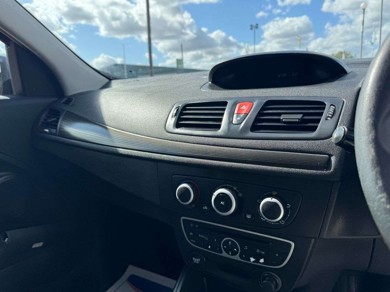 2009 RENAULT MEGANE 2009 RENAULT MEGANE