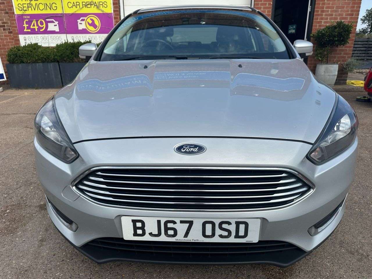 A 2017 FORD FOCUS 1.5T EcoBoost Titanium Hatchback 5dr Petrol Manual Euro 6 (s/s) (150 ps) A 2017 FORD FOCUS 1.5T EcoBoost Titanium Hatchback 5dr Petrol Manual Euro 6 (s/s) (150 ps)