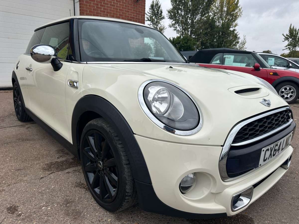 Check out this Mini Hatch 2014 Petrol Manual