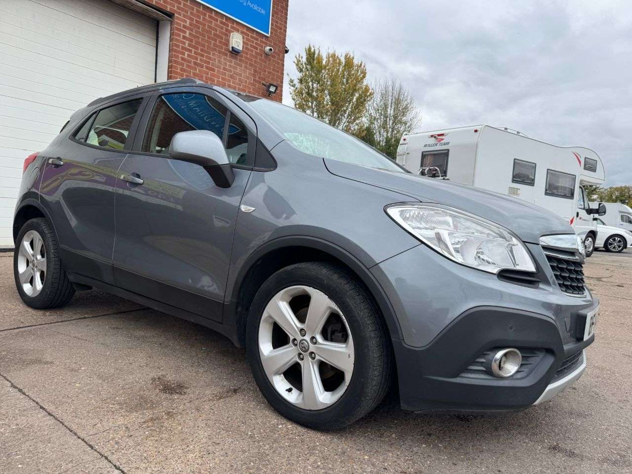 A 2014 VAUXHALL MOKKA 1.6 Exclusiv SUV 5dr Petrol Manual 2WD Euro 5 (s/s) (115 ps) A 2014 VAUXHALL MOKKA 1.6 Exclusiv SUV 5dr Petrol Manual 2WD Euro 5 (s/s) (115 ps)