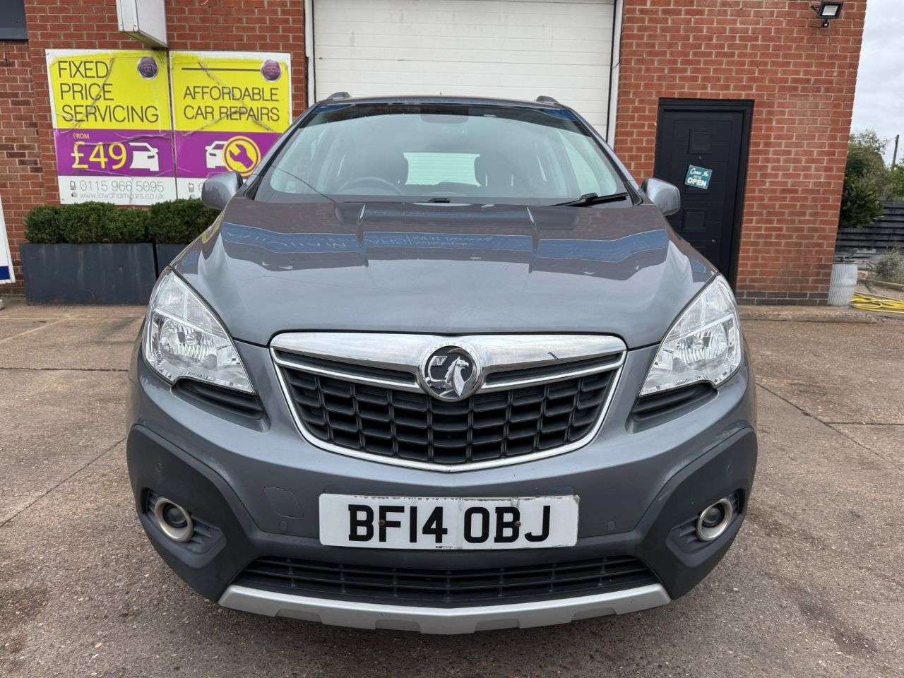 A 2014 VAUXHALL MOKKA 1.6 Exclusiv SUV 5dr Petrol Manual 2WD Euro 5 (s/s) (115 ps) A 2014 VAUXHALL MOKKA 1.6 Exclusiv SUV 5dr Petrol Manual 2WD Euro 5 (s/s) (115 ps)