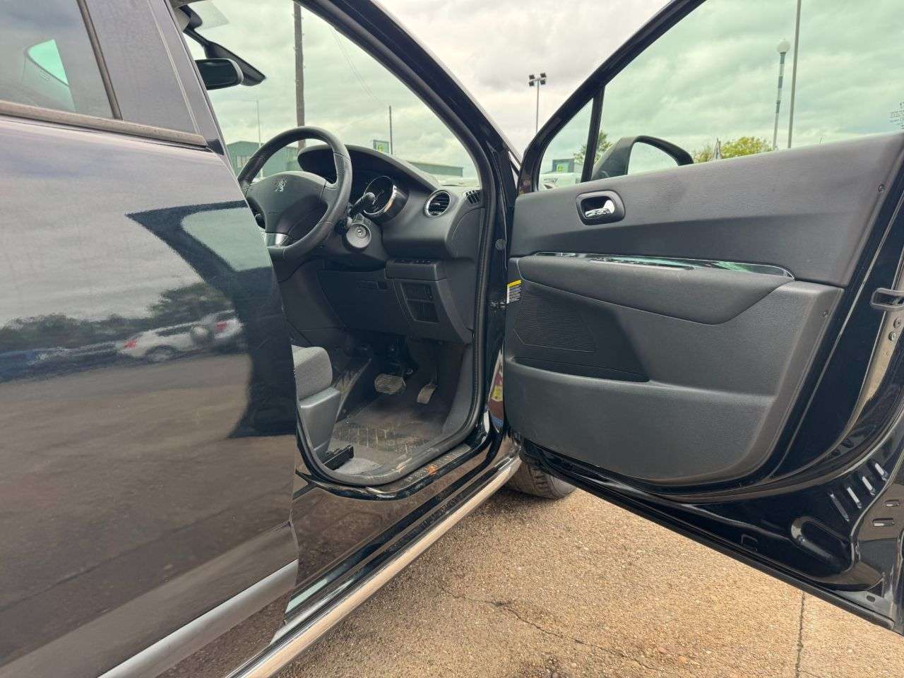 2013 PEUGEOT 3008 2013 PEUGEOT 3008