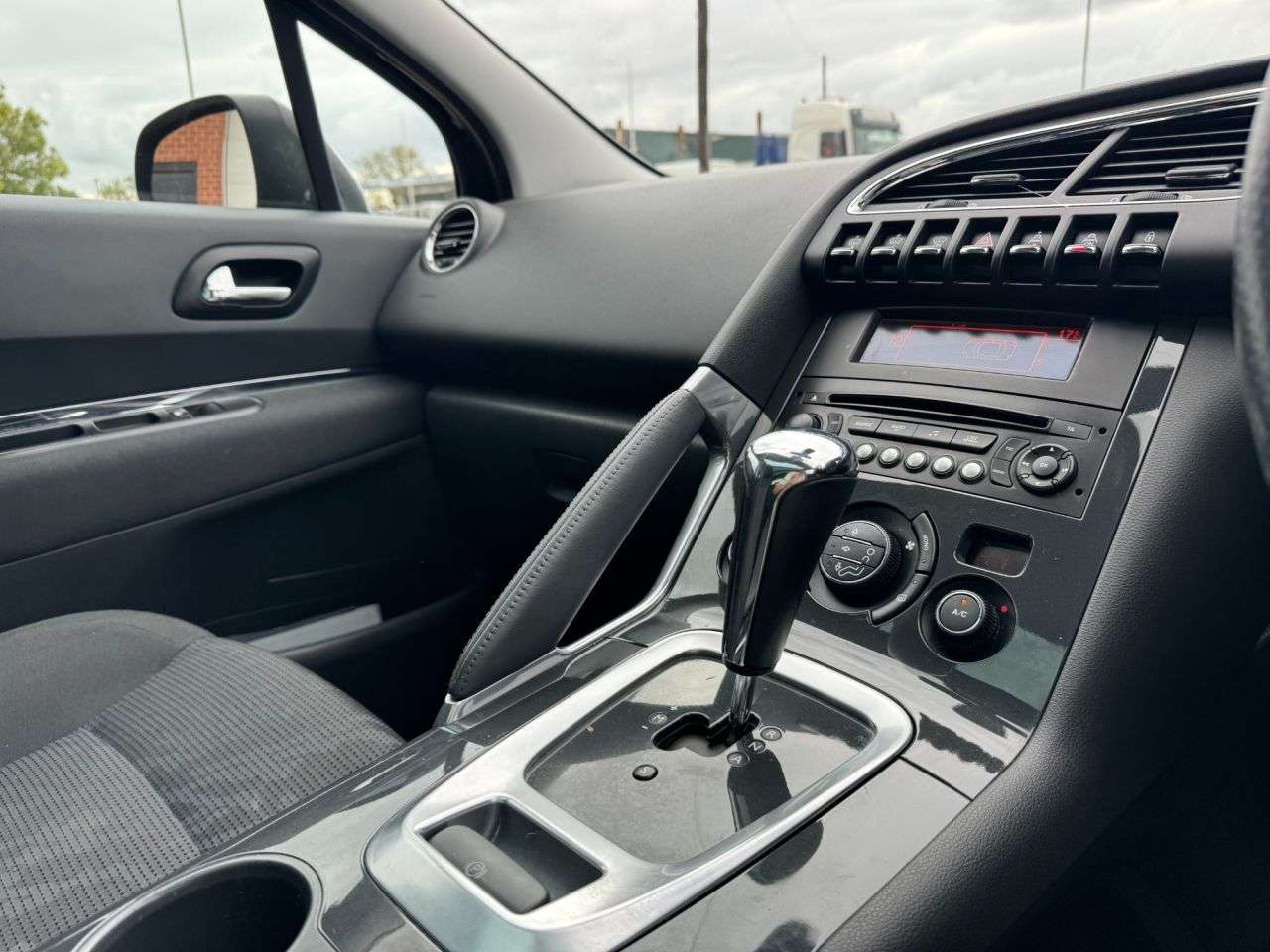 2013 PEUGEOT 3008 2013 PEUGEOT 3008