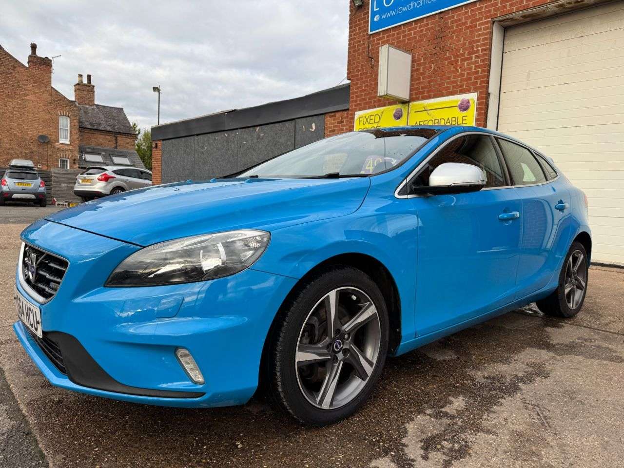 2014 VOLVO V40 2014 VOLVO V40