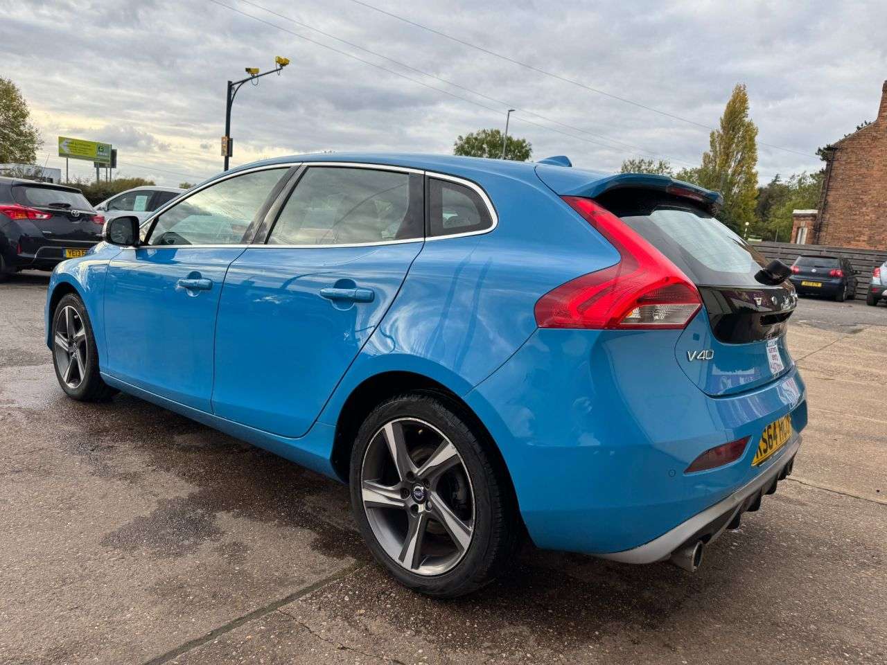 2014 VOLVO V40 2014 VOLVO V40