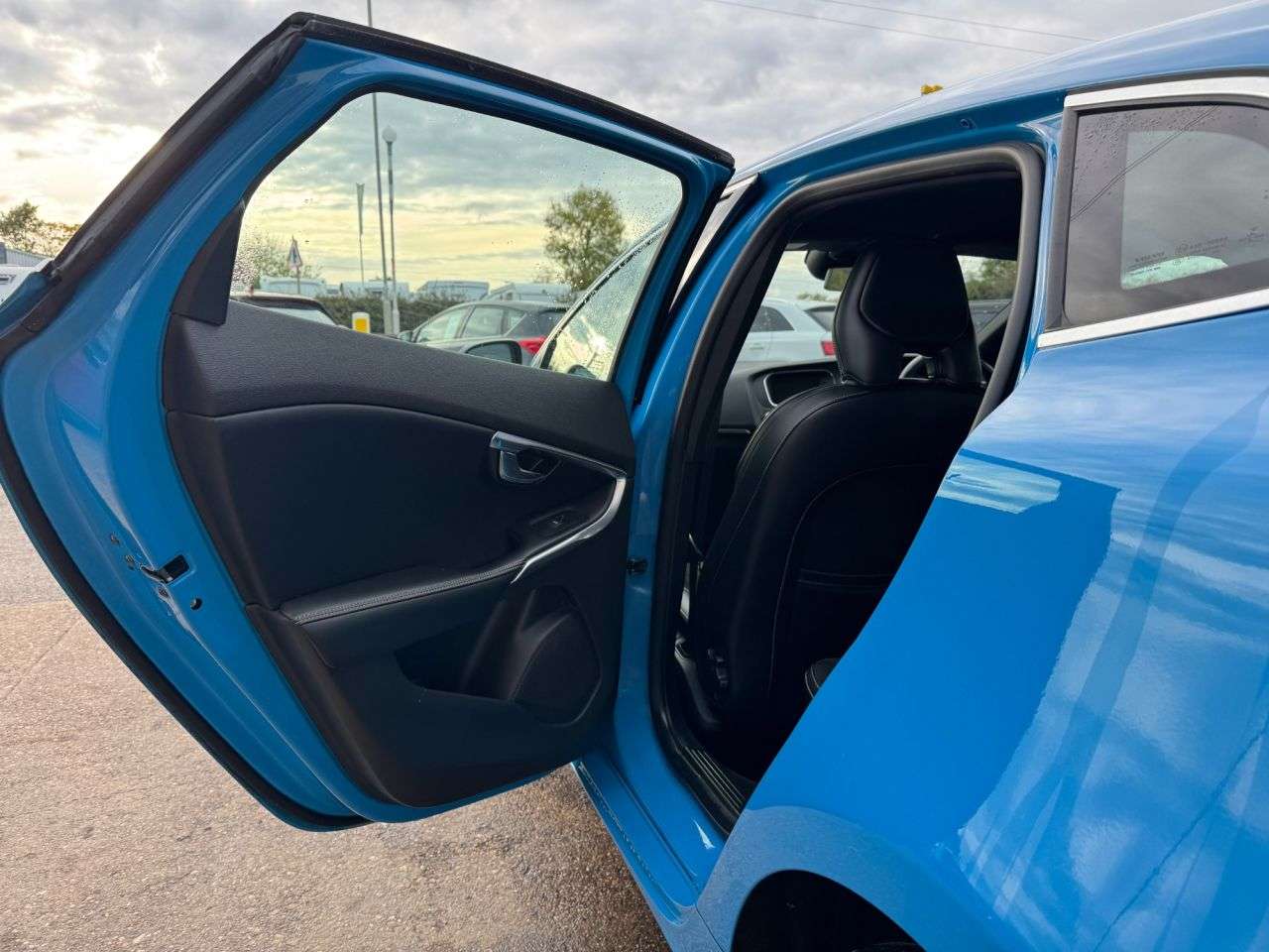 2014 VOLVO V40 2014 VOLVO V40