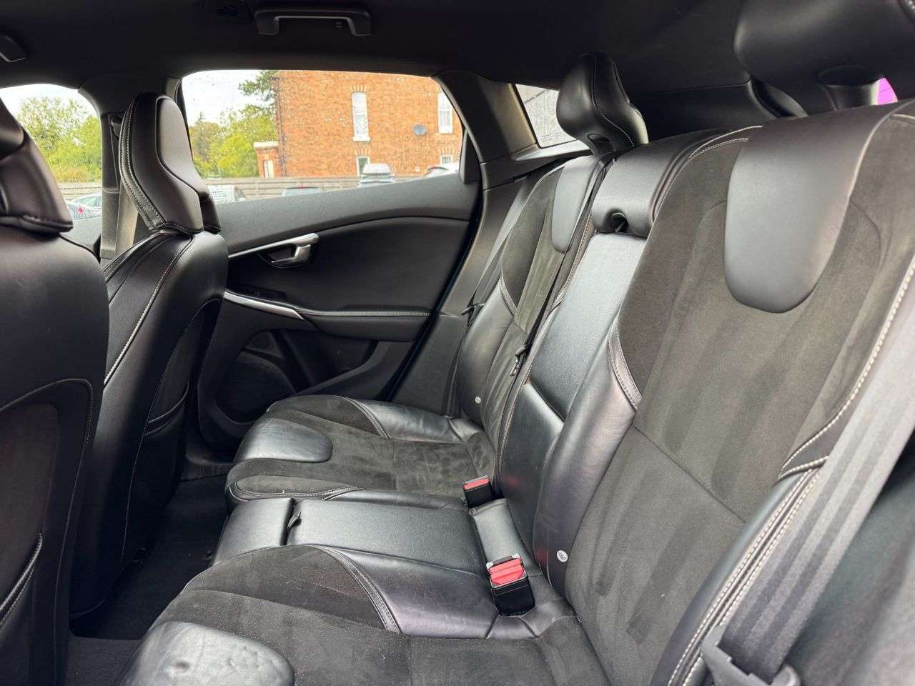 2014 VOLVO V40 2014 VOLVO V40