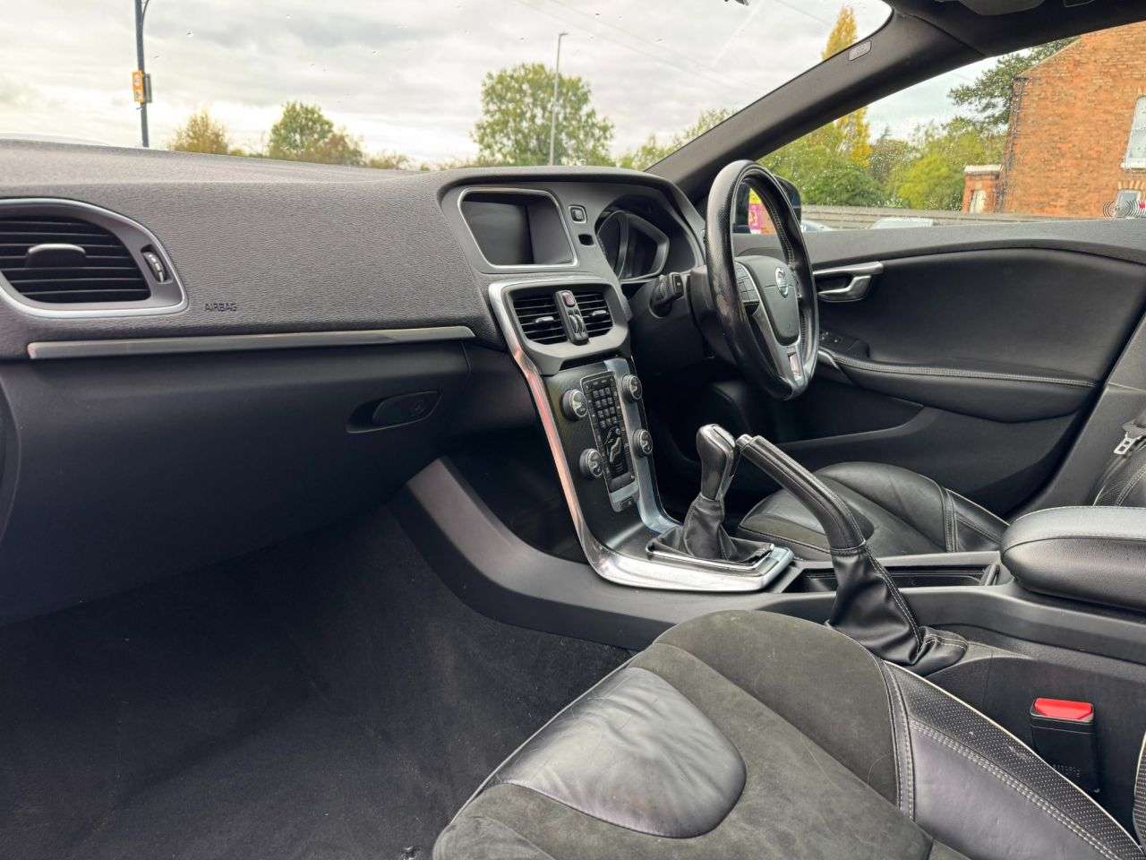 2014 VOLVO V40 2014 VOLVO V40