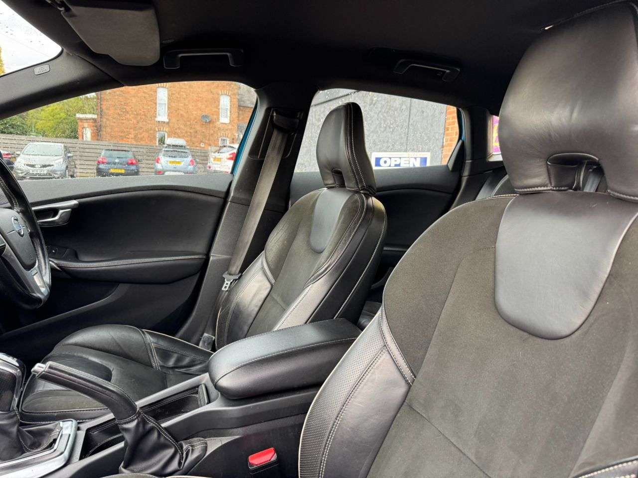 2014 VOLVO V40 2014 VOLVO V40