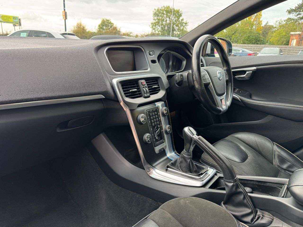 2014 VOLVO V40 2014 VOLVO V40