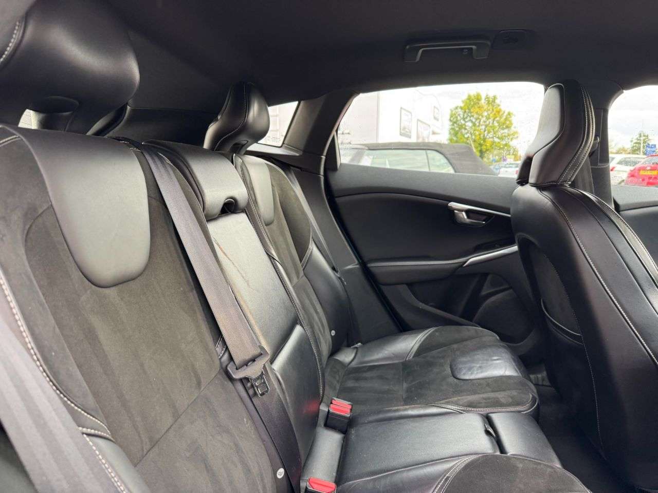 2014 VOLVO V40 2014 VOLVO V40