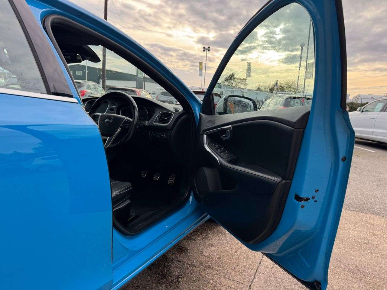 2014 VOLVO V40 2014 VOLVO V40