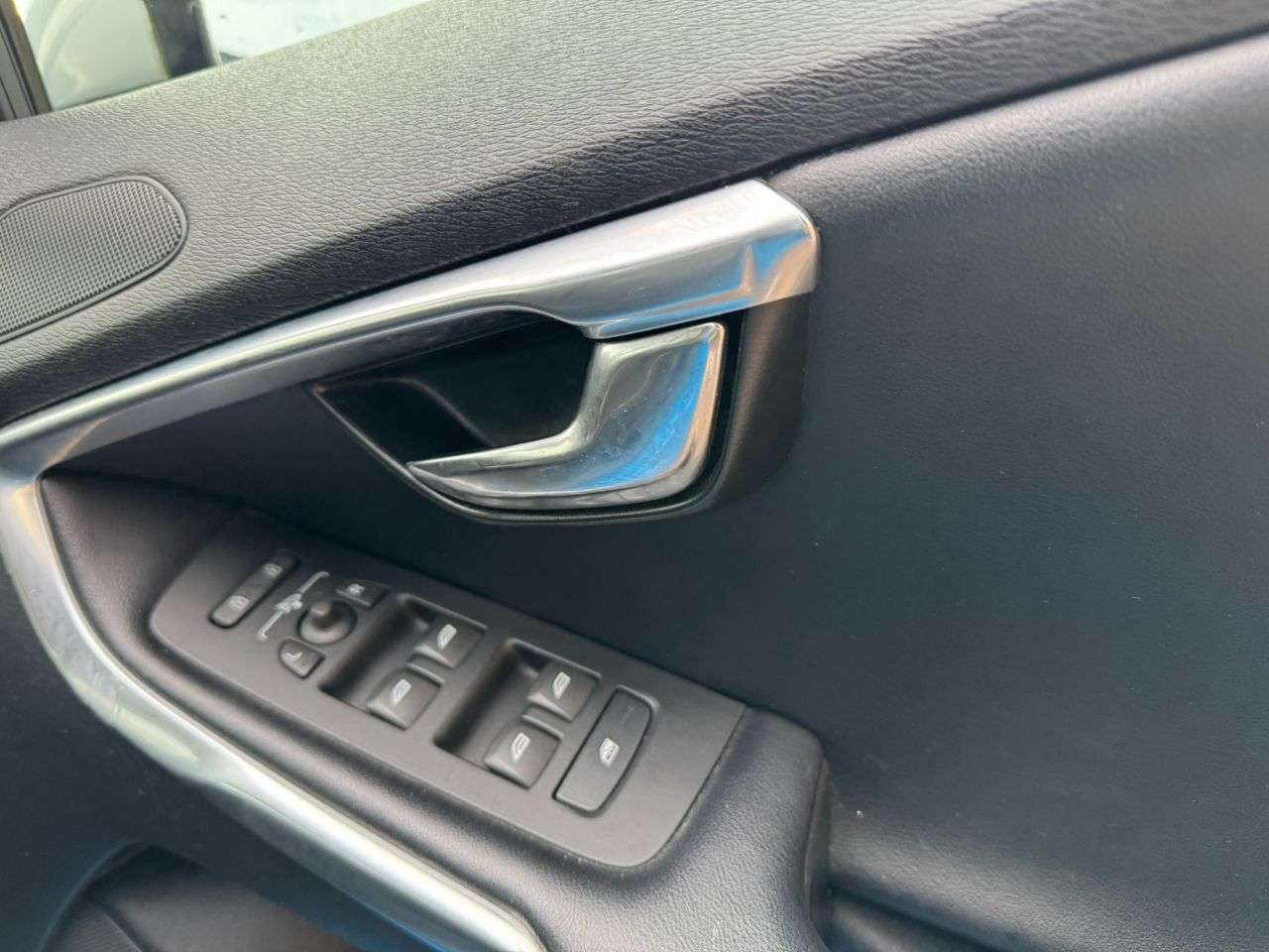 2014 VOLVO V40 2014 VOLVO V40