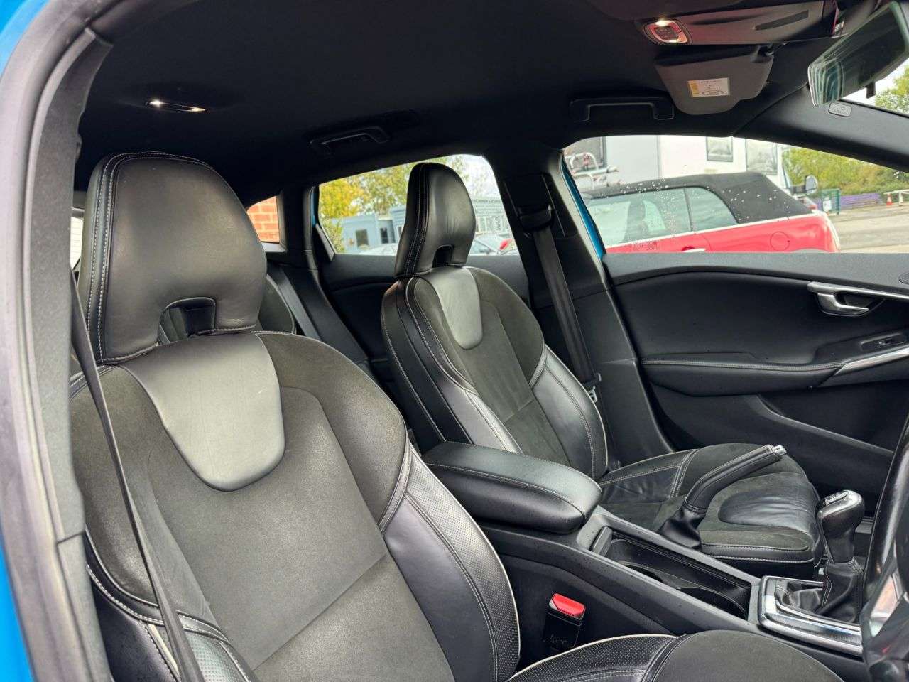 2014 VOLVO V40 2014 VOLVO V40