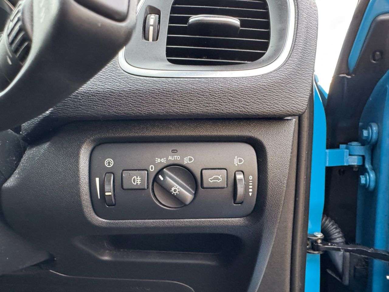 2014 VOLVO V40 2014 VOLVO V40