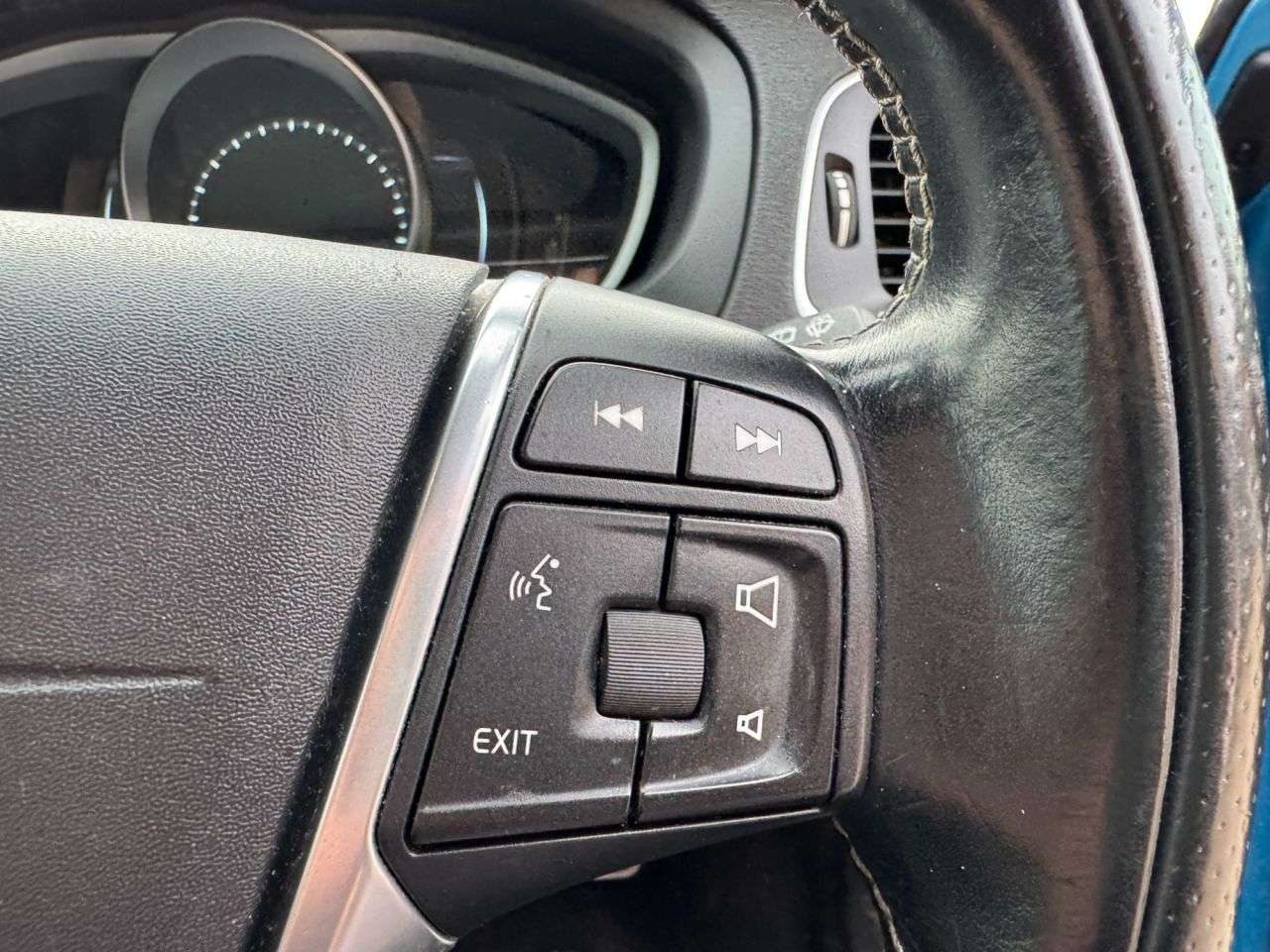 2014 VOLVO V40 2014 VOLVO V40