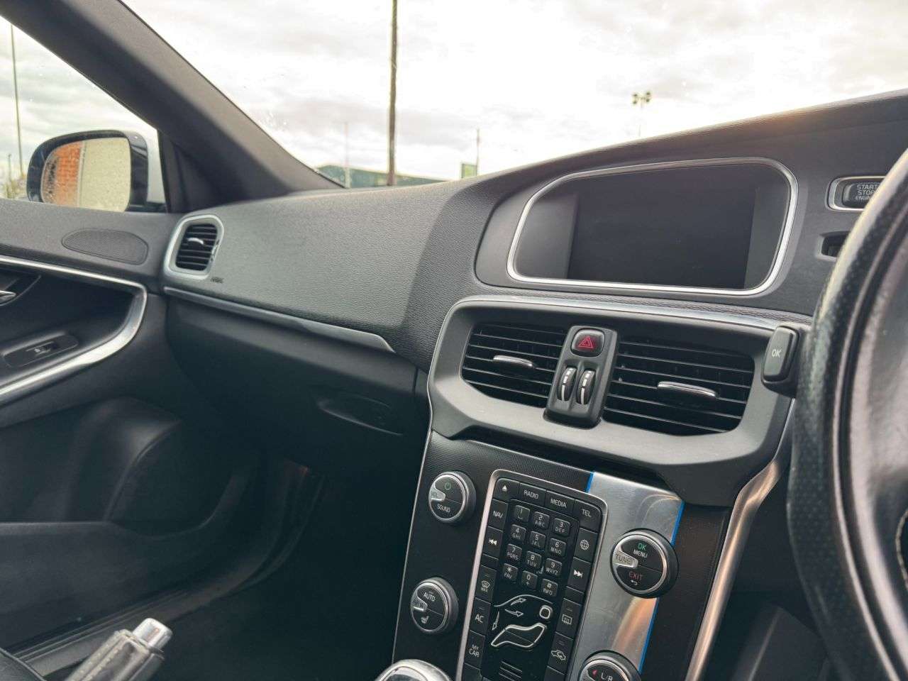 2014 VOLVO V40 2014 VOLVO V40