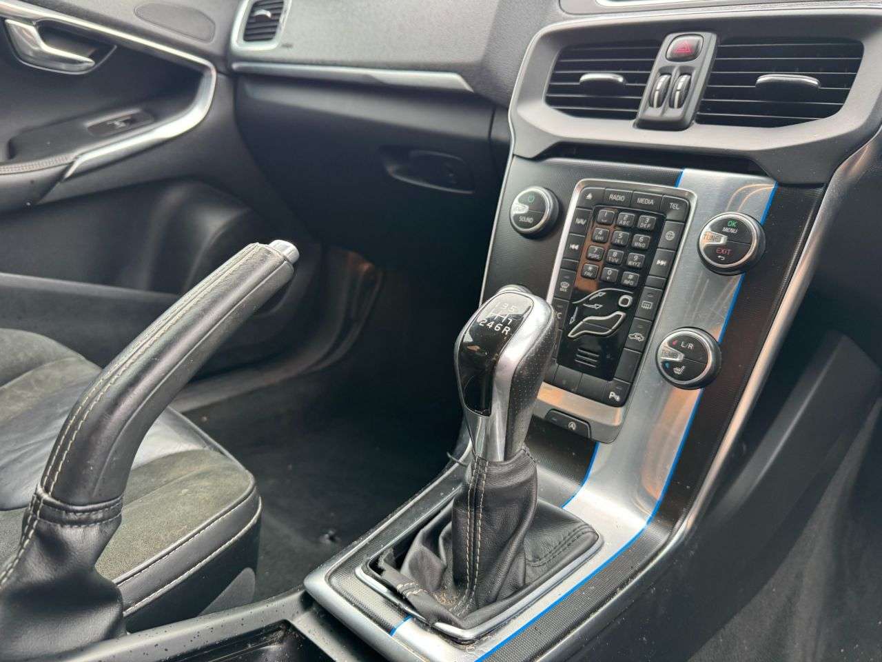 2014 VOLVO V40 2014 VOLVO V40