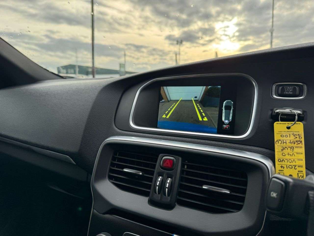 2014 VOLVO V40 2014 VOLVO V40