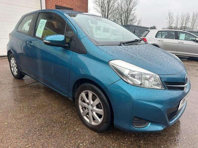 A 2013 TOYOTA YARIS 1.33 Dual VVT-i TR Hatchback 3dr Petrol Manual Euro 5 (101 ps) A 2013 TOYOTA YARIS 1.33 Dual VVT-i TR Hatchback 3dr Petrol Manual Euro 5 (101 ps)