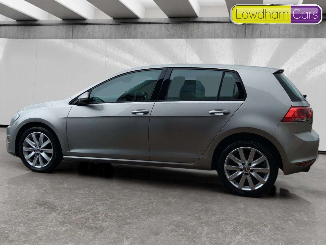 A 2014 VOLKSWAGEN GOLF 1.6 TDI BlueMotion Tech Match Hatchback 5dr Diesel Manual Euro 5 (s/s) (105 A 2014 VOLKSWAGEN GOLF 1.6 TDI BlueMotion Tech Match Hatchback 5dr Diesel Manual Euro 5 (s/s) (105