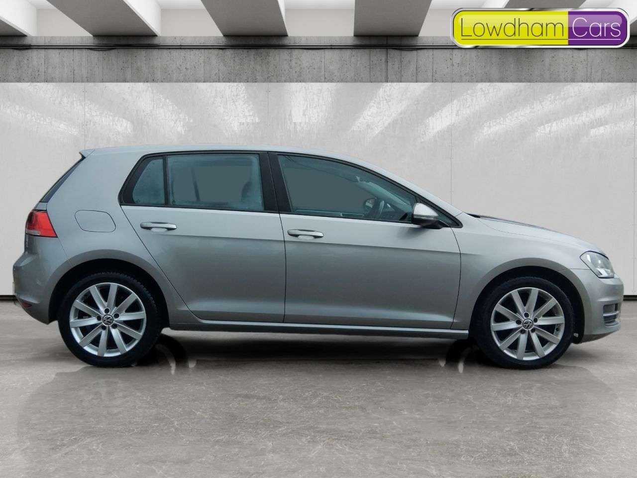 A 2014 VOLKSWAGEN GOLF 1.6 TDI BlueMotion Tech Match Hatchback 5dr Diesel Manual Euro 5 (s/s) (105 A 2014 VOLKSWAGEN GOLF 1.6 TDI BlueMotion Tech Match Hatchback 5dr Diesel Manual Euro 5 (s/s) (105
