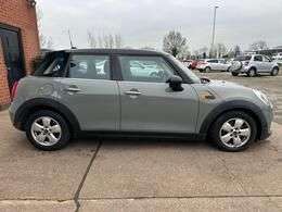 A 2017 MINI MINI COOPER A 2017 MINI MINI COOPER