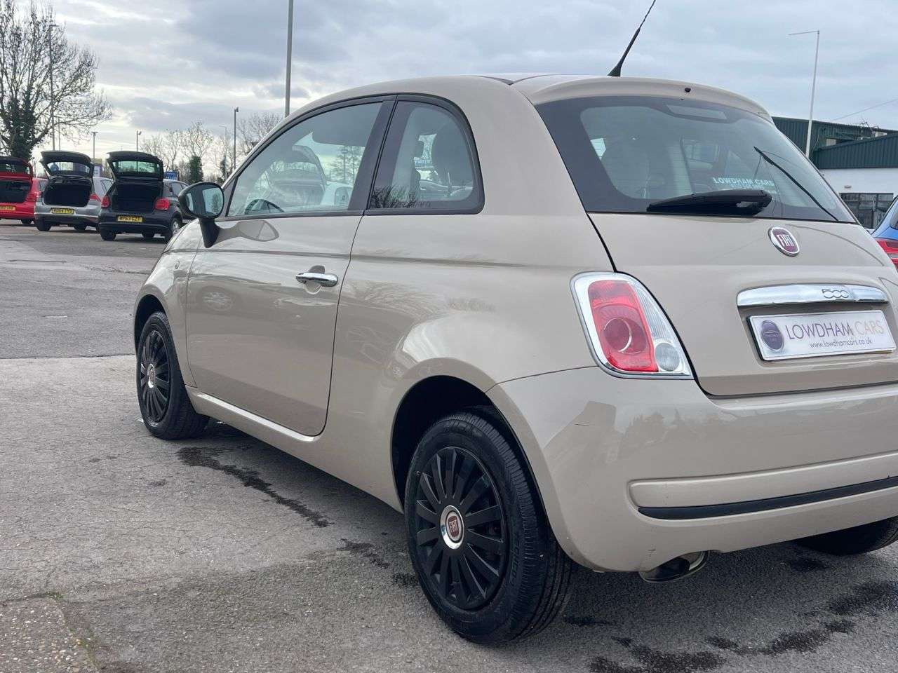 A 2013 FIAT 500 POP A 2013 FIAT 500 POP