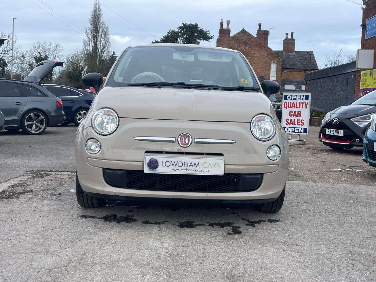 A 2013 FIAT 500 POP A 2013 FIAT 500 POP