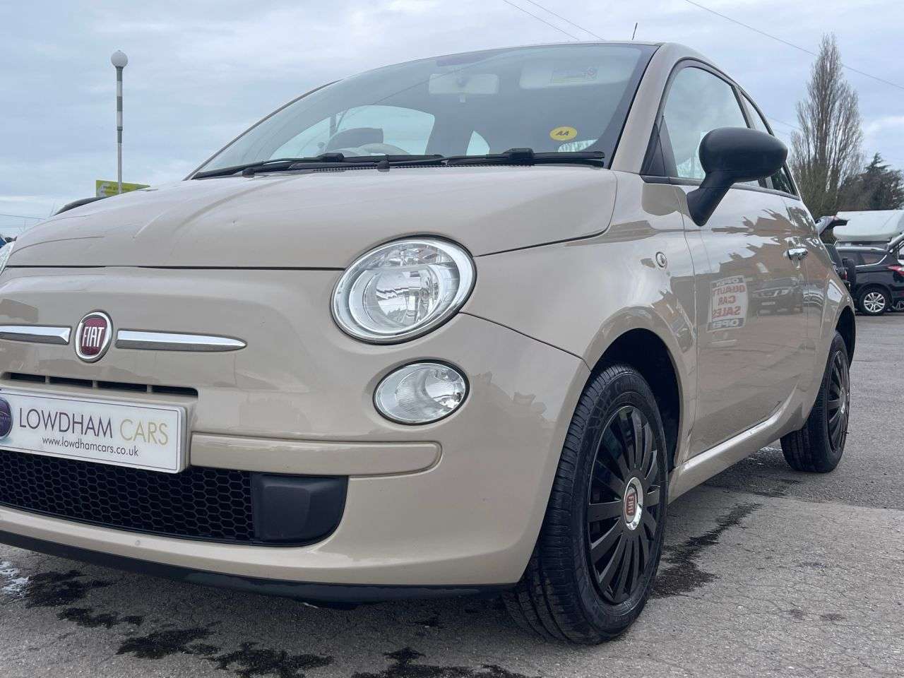 A 2013 FIAT 500 POP A 2013 FIAT 500 POP
