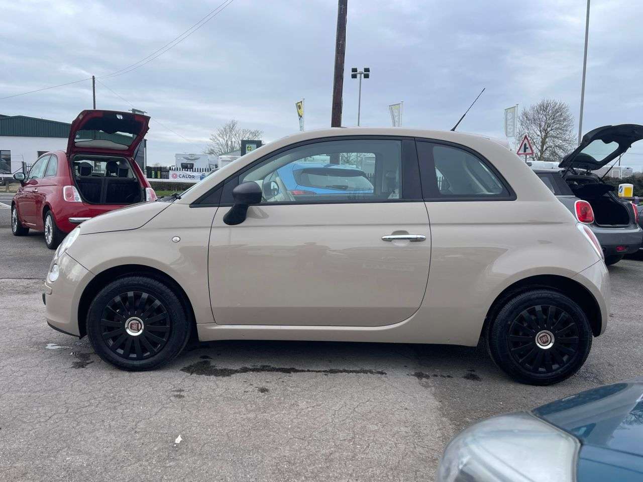 A 2013 FIAT 500 POP A 2013 FIAT 500 POP