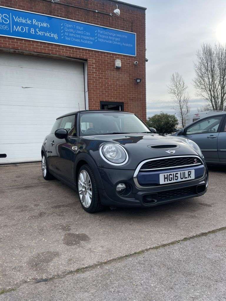 A 2015 MINI MINI COOPER S A 2015 MINI MINI COOPER S