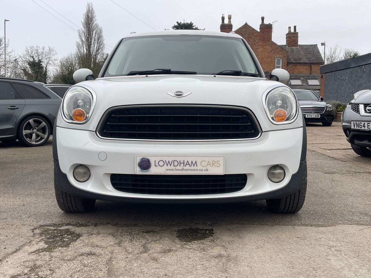 A 2011 MINI COUNTRYMAN 1.6 One SUV 5dr Petrol Manual Euro 5 (s/s) (98 ps) A 2011 MINI COUNTRYMAN 1.6 One SUV 5dr Petrol Manual Euro 5 (s/s) (98 ps)