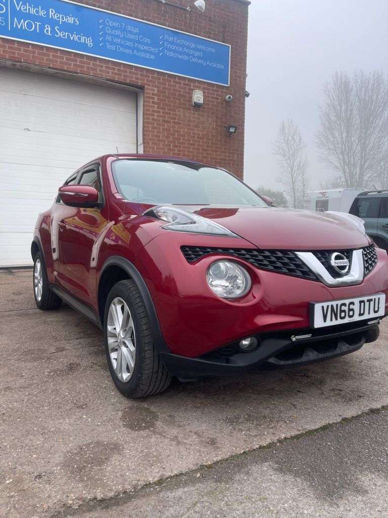 A 2016 NISSAN JUKE 1.6 N-Connecta SUV 5dr Petrol XTRON Euro 6 (117 ps) A 2016 NISSAN JUKE 1.6 N-Connecta SUV 5dr Petrol XTRON Euro 6 (117 ps)