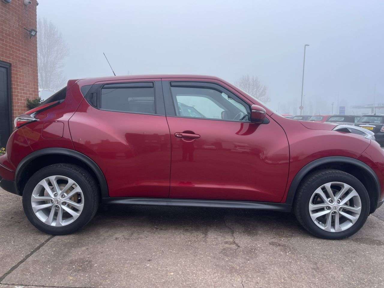 A 2016 NISSAN JUKE 1.6 N-Connecta SUV 5dr Petrol XTRON Euro 6 (117 ps) A 2016 NISSAN JUKE 1.6 N-Connecta SUV 5dr Petrol XTRON Euro 6 (117 ps)