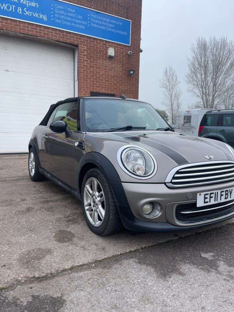 A 2011 MINI CONVERTIBLE 1.6 Cooper Convertible 2dr Petrol Manual Euro 5 (s/s) (122 ps) A 2011 MINI CONVERTIBLE 1.6 Cooper Convertible 2dr Petrol Manual Euro 5 (s/s) (122 ps)