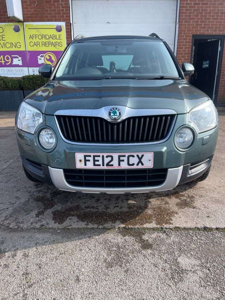 A 2012 SKODA YETI 2.0 TDI SE Plus SUV 5dr Diesel Manual 4WD Euro 5 (110 ps) A 2012 SKODA YETI 2.0 TDI SE Plus SUV 5dr Diesel Manual 4WD Euro 5 (110 ps)