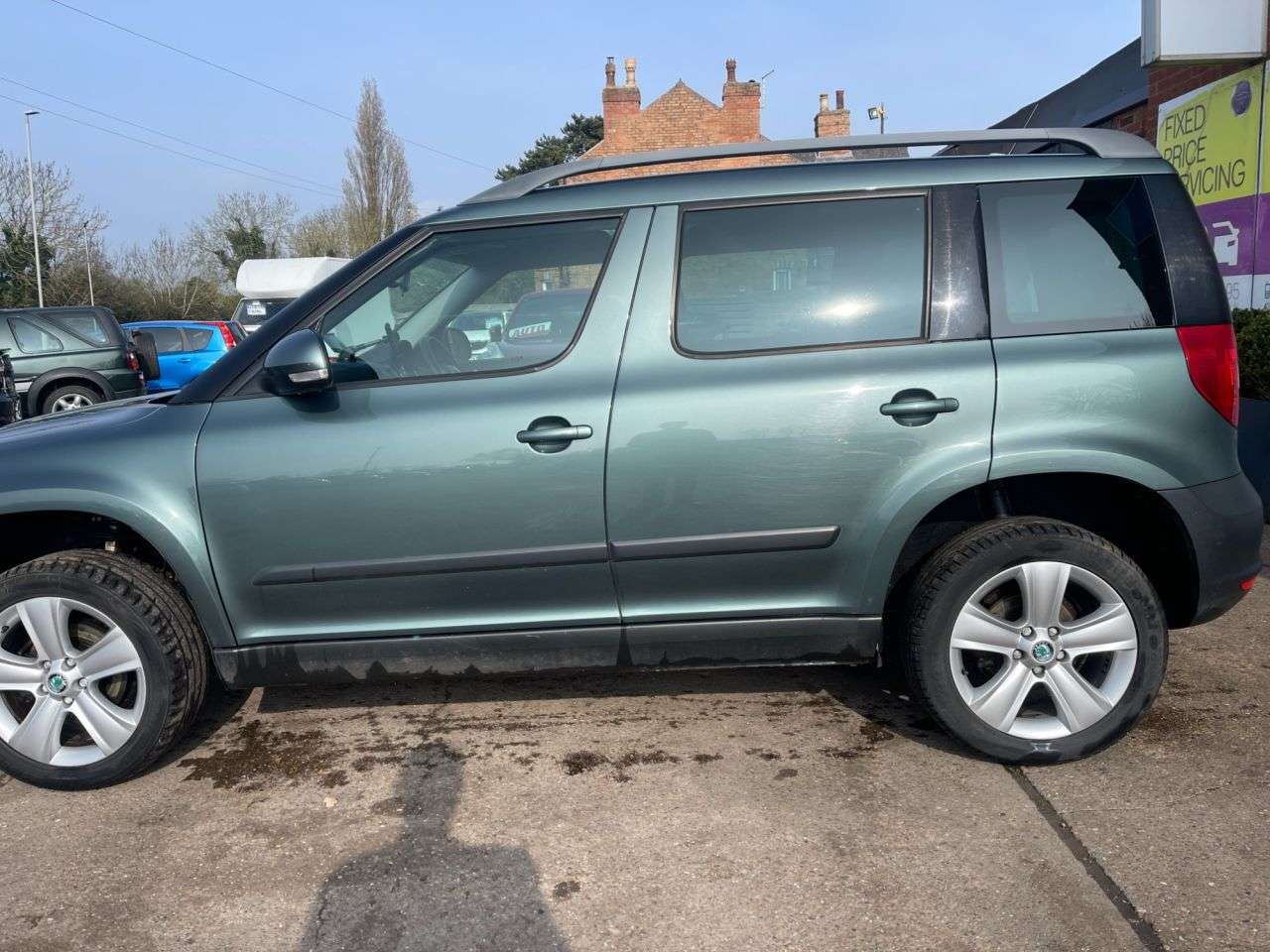 A 2012 SKODA YETI 2.0 TDI SE Plus SUV 5dr Diesel Manual 4WD Euro 5 (110 ps) A 2012 SKODA YETI 2.0 TDI SE Plus SUV 5dr Diesel Manual 4WD Euro 5 (110 ps)