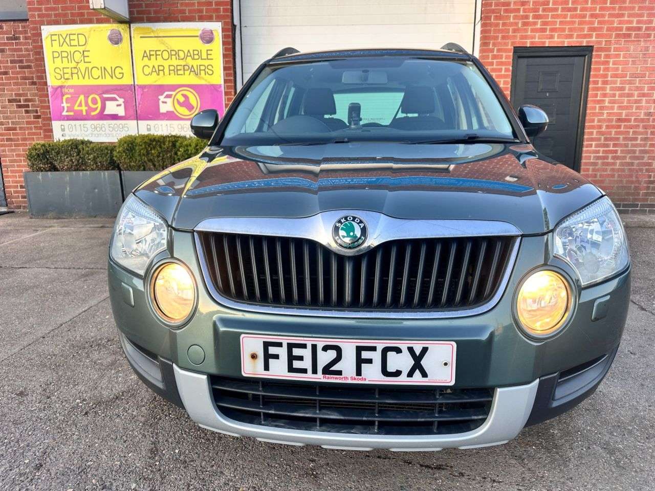 A 2012 SKODA YETI 2.0 TDI SE Plus SUV 5dr Diesel Manual 4WD Euro 5 (110 ps) A 2012 SKODA YETI 2.0 TDI SE Plus SUV 5dr Diesel Manual 4WD Euro 5 (110 ps)