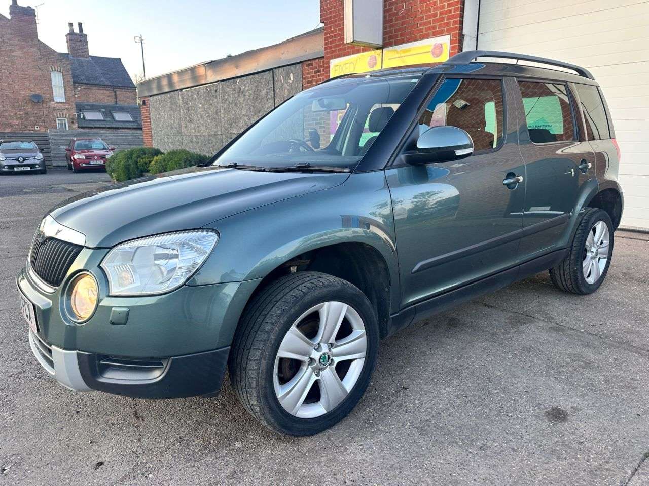 A 2012 SKODA YETI 2.0 TDI SE Plus SUV 5dr Diesel Manual 4WD Euro 5 (110 ps) A 2012 SKODA YETI 2.0 TDI SE Plus SUV 5dr Diesel Manual 4WD Euro 5 (110 ps)