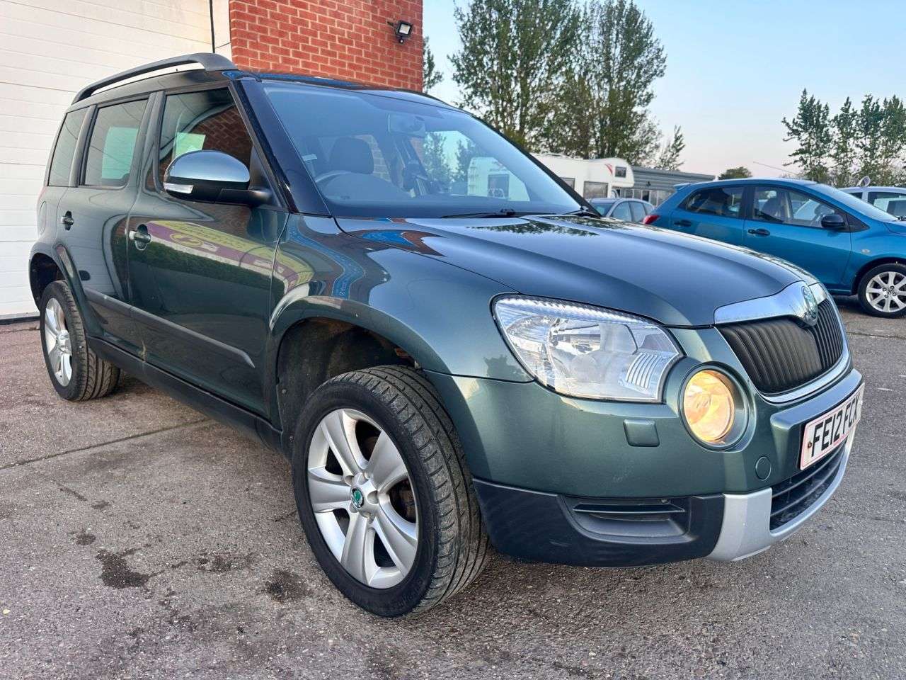 A 2012 SKODA YETI 2.0 TDI SE Plus SUV 5dr Diesel Manual 4WD Euro 5 (110 ps) A 2012 SKODA YETI 2.0 TDI SE Plus SUV 5dr Diesel Manual 4WD Euro 5 (110 ps)